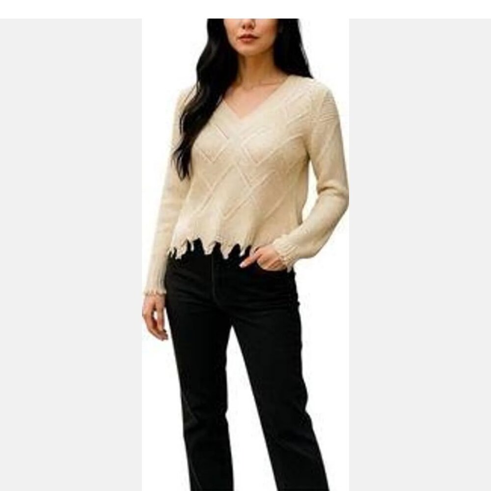 Miss Me Sz M Fabulous Chewed Hem Chunky Sweater Cozy & Cute in Ivory Cream